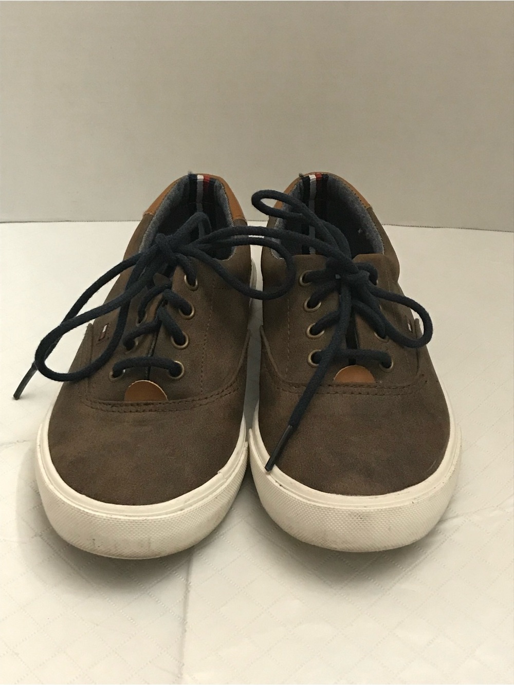 Tommy Hilfiger Men's Brown Suede Sneakers Navy Laces Logo Sz 9 good